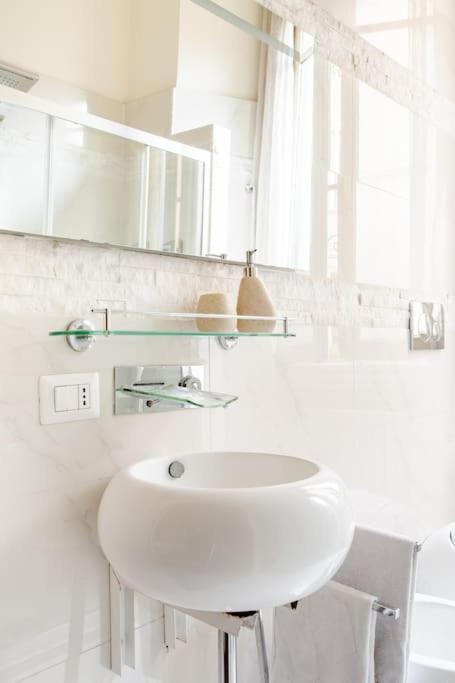 Exquisite Stay Via Crema Milan Bagian luar foto