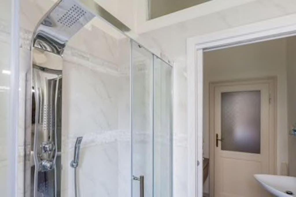 Exquisite Stay Via Crema Milan Bagian luar foto